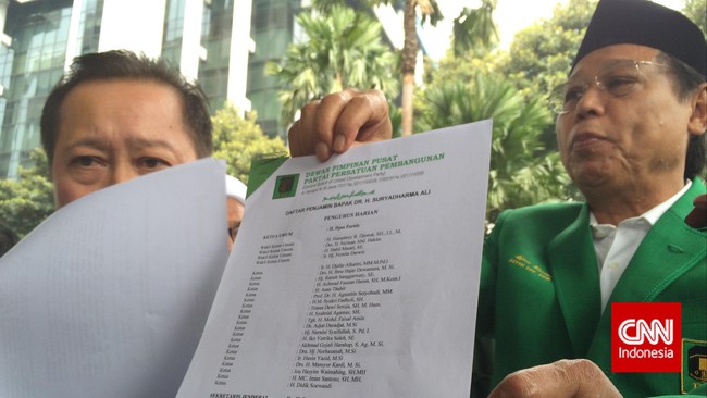 Protes disampaikan lewat rekannya, Ketua Umum PPP Muktamar Jakarta Djan Faridz. Menurut Djan, Suryadharma tak boleh salat Subuh dan Isya di musala Rutan.