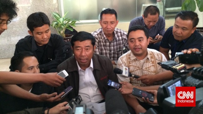 Sebelumnya, Alex Usman telah ditetapkan sebagai tersangka kasus korupsi pengadaan UPS pada APBD 2014.