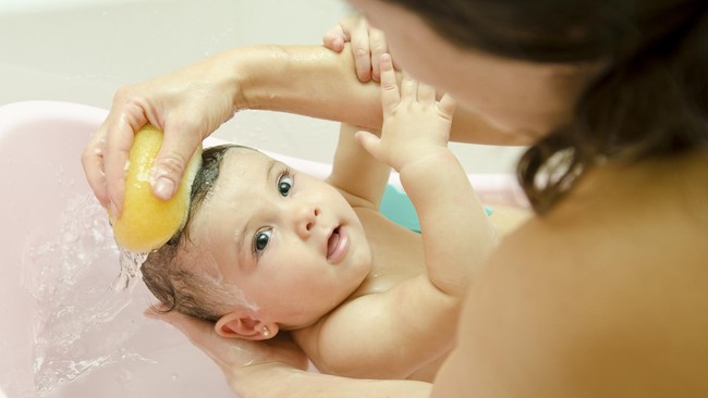 Waktu itu aku sempat benci kenapa engkau masih mengandung lagi, dalam pikiranku tidak cukupkah lima anak dalam keluarga besar kita.