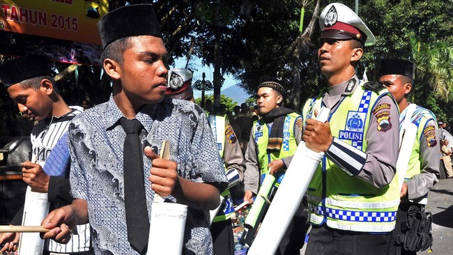 Belajar dari petugas polisi di Banjarmasin dalam melakukan tugasnya menjaga ketertiban saat Ramadan.