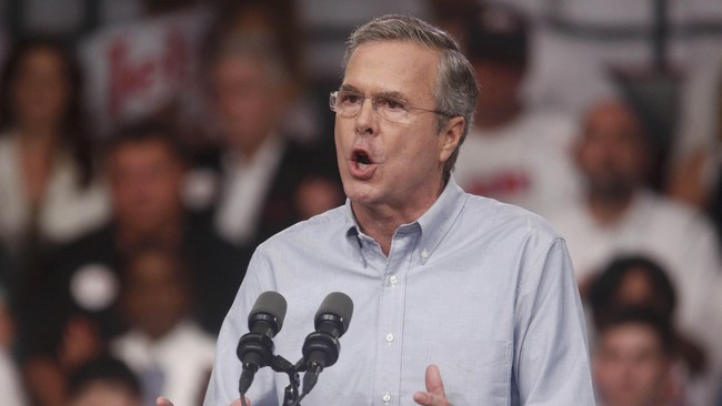 Jeb Bush mengkritik sikap Hillary Clinton sebagai Menlu AS dulu yang hanya mengunjungi Irak satu kali dalam kunjungan diplomatik selama periode 2009-2013.