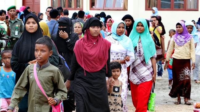MUI mendesak Presiden Jokowi, ASEAN hingga PBB agar bersikap terkait aksi genosida etnis Rohingya di Myanmar. 