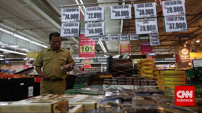 Pemerintah mengucurkan anggaran mencapai Rp17,88 triliun untuk pembayaran THR PNS, TNI, Polri, pensiunan, dan penerima tunjangan.