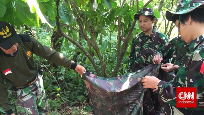 Pelatihan ini juga mengajarkan bagaimana para wartawan untuk bisa bertahan di hutan belantara.