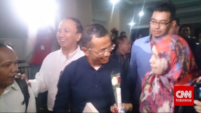 Laporan yang sudah ditandatangani oleh pejabat yang menandatangani pakta integritas dapat dipercaya, pejabat administrasi hanya mendaftarkan bukti formil.