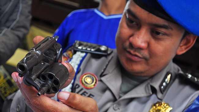 Biaya penyelenggaraan Pilkada 2015 tak hanya disalurkan melalui APBD, tetapi juga mendapat dukungan dari APBN.