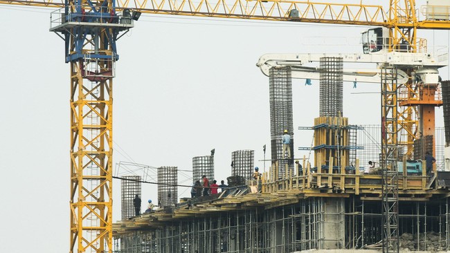 Adhi Persada Gedung merupakan anak usaha Adhi Karya yang didirikan pada 10 Desember 2013 yang bergerak di bidang jasa konstruksi khusus bangunan bertingkat.