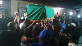 Angeline Tidur Panjang dalam Kedamaian di Pemakaman Desanya