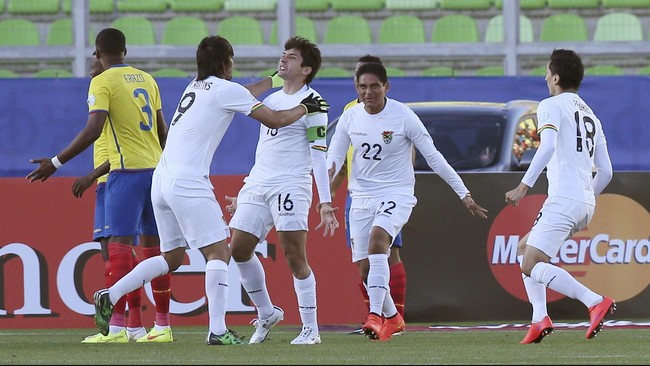 Bolivia membuka peluang ke perempat final Copa America 2015 berkat kemenangan 3-2 atas Ekuador pada pertandingan lanjutan Grup A di Stadion Elias Figueroa.