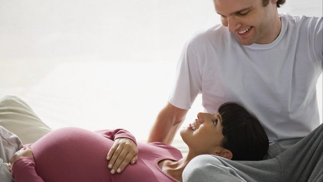Para ilmuwan mengatakan, perempuan yang ingin memiliki keluarga besar harus mulai mencoba memiliki bayi saat berusia 23 tahun.