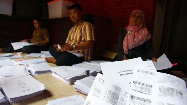 Terjadinya kecurangan yang berulang ini diakibatkan karena tak adanya sanksi yang tegas. Baik dari Komisi Pemilihan Umum (KPU) maupun juga dari segi hukum.