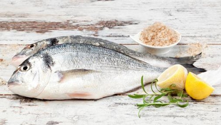 Berikut ini beberapa bahan sederhana yang bisa membantu menghilangkan bau amis pada ikan.