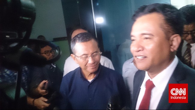 Yusril Ihza Mahendra mengatakan pengadaan mobil listrik untuk menyambut KTT Asia-Pasific Economic Cooperation XXI 2013 adalah keputusan pemerintah bukan Dahlan.