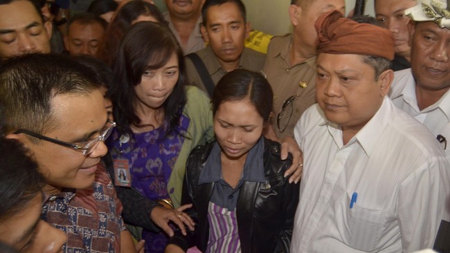 Wakil Bupati Banyuwangi Yusuf Widyatmoko mengatakan, sedianya jenazah Angeline dimakamkan malam ini tak jauh dari rumah duka.