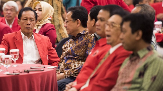 Satu kepengurusan dipimpin mantan Kepala BIN Jenderal (purn) AM Hendropriyono, satu lagi oleh eks Kodam Brawijaya Mayor Jenderal (purn) Haris Sudarno.