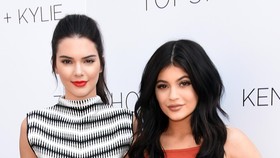 Fesyen Kekinian yang Murah Meriah dari Kylie dan Kendall