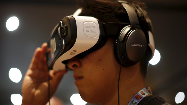 Teknologi virtual reality sedang ngetren. Tapi sudah ada penelitian yang mendapati bahwa kamu bisa terkena sakit karenanya, khususnya untuk kaum perempuan.