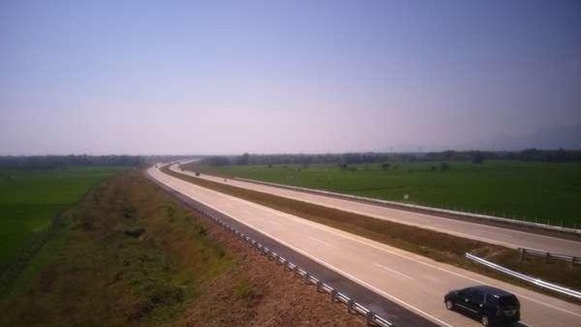 Jalan tol Cikopo-Palimanan (Cipali) sepanjang 116,75 kilometermerupakan yang terpanjang di Indonesia dan merupakan bagian dari sistem jalan tol Trans Jawa.