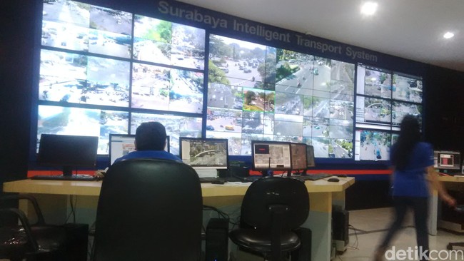 Walikota, bupati dan pejabat daerah lainnya harus diedukasi sebelum bisa menggelar kota cerdas di wilayah yang dipimpinnya.