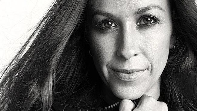 Album musik edisi spesial yang dirilis pada Jumat (30/10) ini diburu penggemar Alanis Morissette karena jumlahnya terbatas, 30 ribu set saja.