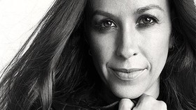 Alanis Morissette Berjuang Atasi Gangguan Bulimia