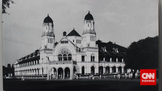 Dianggap angker dan sarang hantu, Lawang Sewu ternyata menyimpan kecerdasan arsitektur bangsa Belanda. Bangunannya terus kokoh hingga kini.
