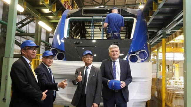 "Dengan teknologi yang dimiliki, kami siap membantu mengatasi masalah transportasi di Indonesia," ujar Presiden Alstom Transport Leslaw Kuzaj.