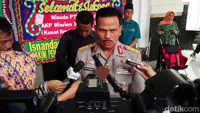 Lazimnya, para kandidat akan memberikan keterangan kepada media setelah menjalani proses wawancara oleh panitia seleksi calon pimpinan KPK.