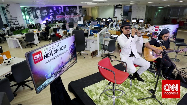 Akhir-akhir ini, beberapa musisi Tanah Air memilih melakukan promosi karya mereka melalui program berita di televisi. Ada apa dengan acara musik kita?