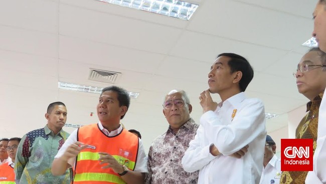 "Bisa saja Dirjennya saya copot, pelaku usaha di lapangan saya copot, menterinya saya copot," ujar Jokowi yang kecewa target dwelling time belum tercapai.