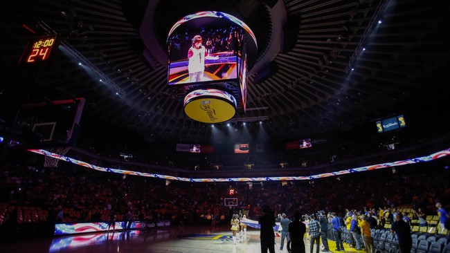 Di final NBA gim keenam, LeBron James bukan menjadi satu-satunya orang yang mendapatkan perhatian publik Amerika namun juga seorang remaja tunanetra.