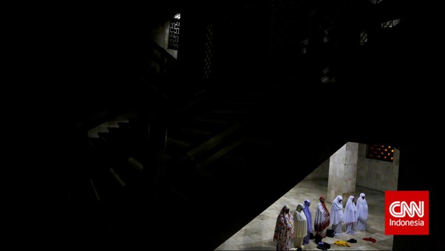 Salat tarawih dan Idulfitri di masjid atau luar ruangan diperbolehkan selama menerapkan protokol kesehatan dan berbasis komunitas.