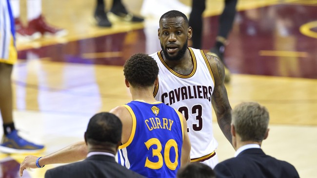 Stephan Curry menjadi pencetak poin terbanyak ketika ia membawa Golden State Warriors menang atas Cleveland Cavaliers.