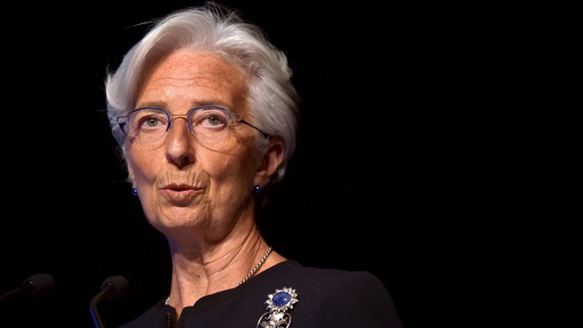 Jokowi dan Direktur IMF Lagarde akan fokus membahas soal melemahnya perekonomian dunia dan kelesuan sektor ekonomi. IMF hendak melihat kondisi ekonomi Asia.