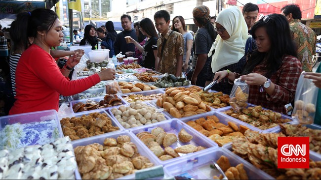 Bila umumnya buka puasa selalu diwarnai dengan es teh manis, es buah, dan es kelapa, beberapa daerah ini memiliki menu khasnya sendir