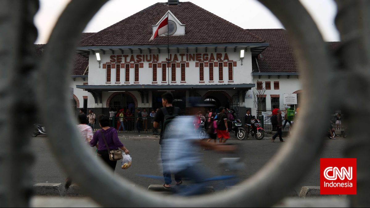 12 Kereta Berhenti di Jatinegara Imbas Reuni 212