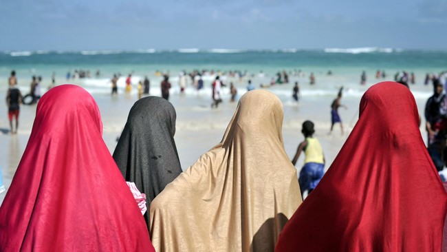 Seorang muslimah menuntut polisi di Michigan, AS, karena diduga memaksa wanita itu melepas hijabnya.