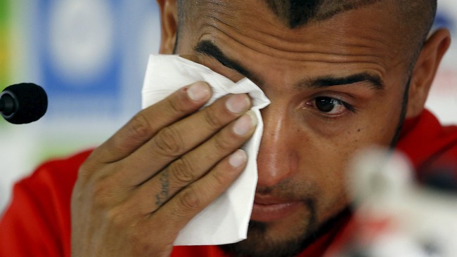 Alexis Sanchez menegaskan bahwa seluruh pemain di tim nasional Chile tetap mendukung Arturo Vidal usai insiden kecelakaan yang menimpa dirinya.