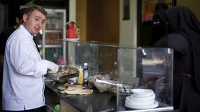 Lepas dari Perang, Koki Suriah Jadi Bintang di Gaza