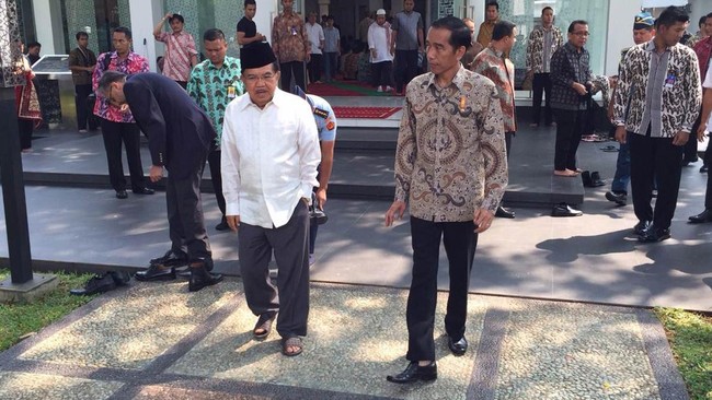 Setelah para anak yatim piatu, sekarang giliran para pimpinan lembaga negara yang diundang untuk berbuka puasa bersama Presiden Jokowi di Istana Negara.