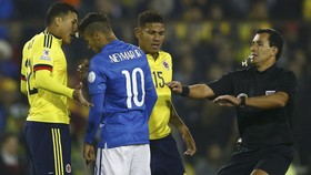 Ibu Bacca Ingin Hadiahkan Lemparan Sepatu untuk Neymar