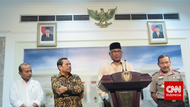 Di hadapan Kapolri, Jaksa Agung, Kepala BPKP dan Kepala PPATK, Presiden Jokowi mengumumkan penolakannya atas rencana revisi UU KPK.
