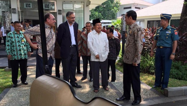 "Ada tidak negara yang tangkap delapan menterinya? Ada tidak negara yang menangkap 14 gubernur selama 10 tahun? Tidak ada, kita yang terhebat," ujar JK.