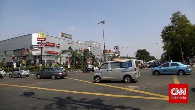 Gubernur DKI Jakarta Ali Sadikin bermimpi bisa menerapkan pembangunan di negara-negara maju. Infrastruktur ibu kota sebagian dibiayai dari bisnis pelacuran.