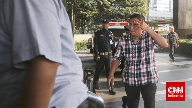 Selain Bupati, penyidik KPK juga memeriksa Sekretaris Daerah, satu anggota DPRD, dan tiga kepala dinas Kabupaten Musi Banyuasin.