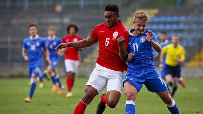 Bek muda yang membawa Inggris U-17 juara  Piala Eropa tahun lalu di Malta menjadi pemain keempat yang bergabung di Liverpool akhir musim ini.