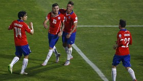 Hajar Bolivia, Chile Jadi Juara Grup A