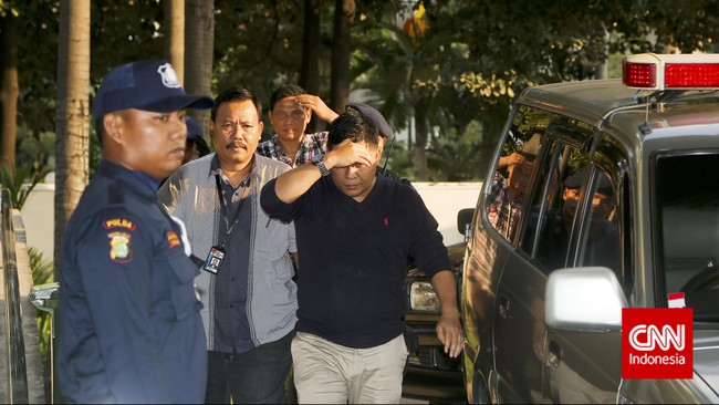 Pelaksana Tugas Wakil Ketua KPK Johan Budi Sapto Pribowo menjelaskan dalang dan modus pencopotan segel belum terkuak.