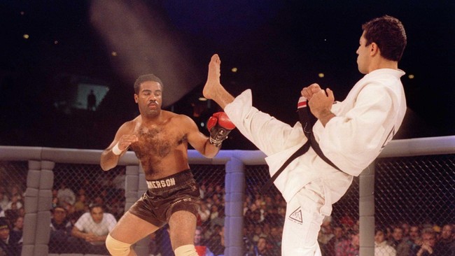 Dalam dunia bela diri, Keluarga Gracie adalah keluarga terpandang yang melahirkan Jujitsu Brasil. Keluarga ini juga yang menciptakan juara-juara UFC.