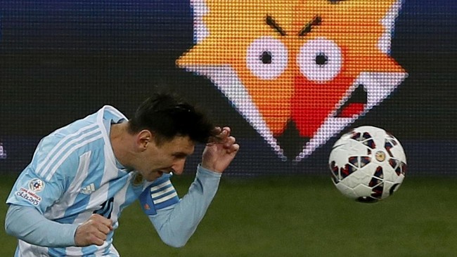 Meski kalah 0-1, pemain Jamaika, Deshorn Brown tak kehilangan kekagumannya pada sosok pemain penyerang Argentina, Lionel Messi, dan melakukan aksi selfie.